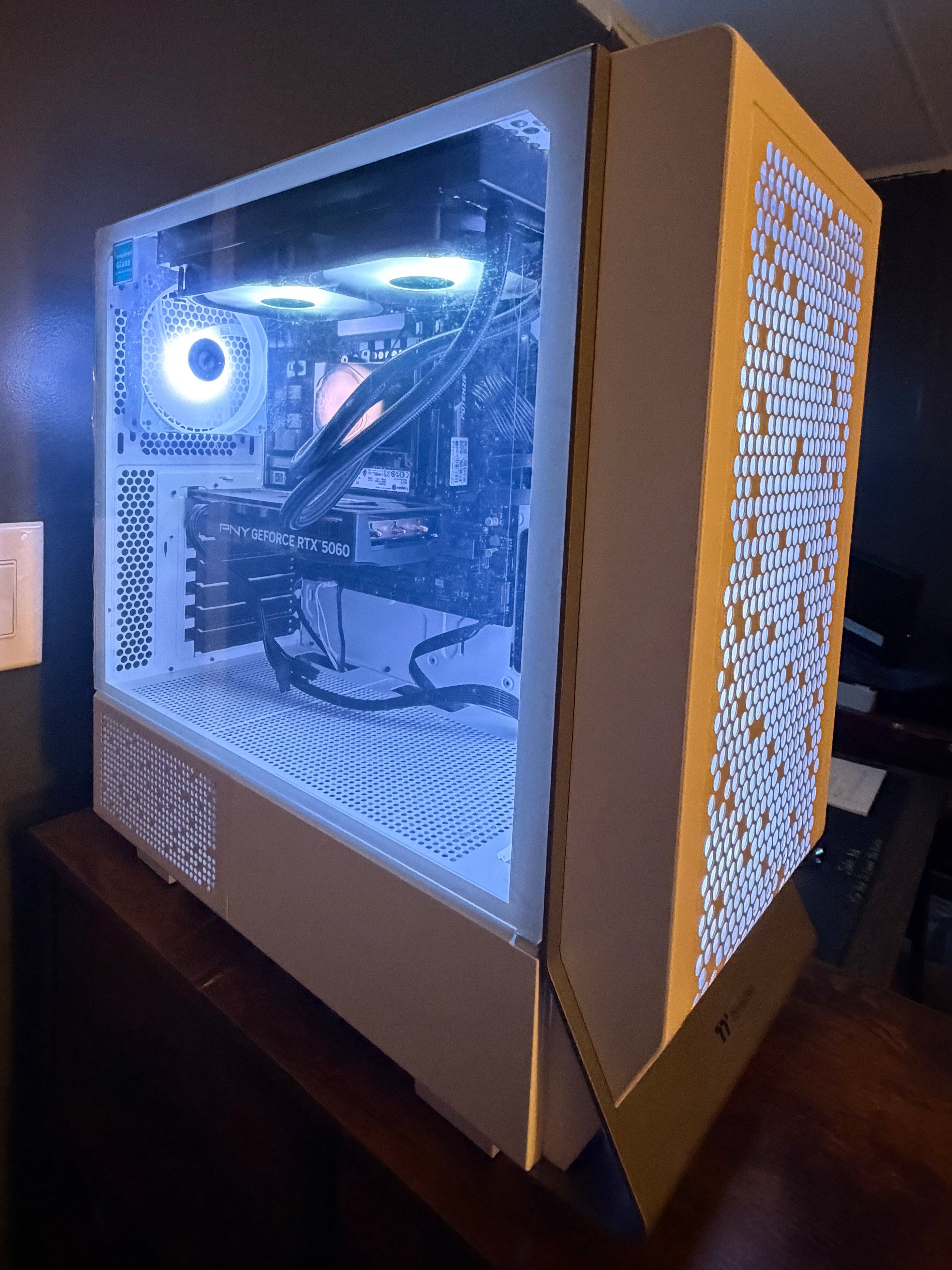 Apollo || Intel I7 13700F/Geforce RTX 5060 32GB Gaming PC.
